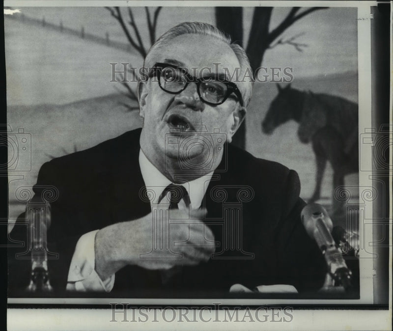 Load image into Gallery viewer, 1966 Press Photo Robert Ball, Social Security Administrator, Speaks to Reporters
