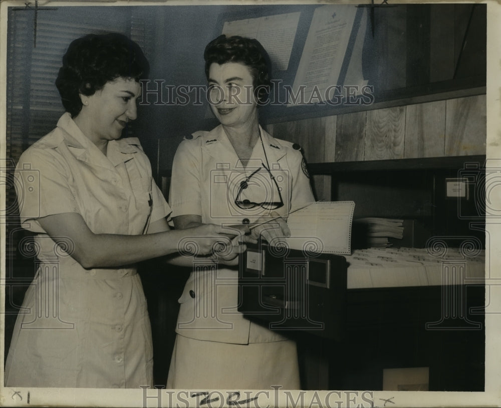 1967 Press Photo Mrs. Gordon Austin, Mrs. Olga Lawson Work on Master File