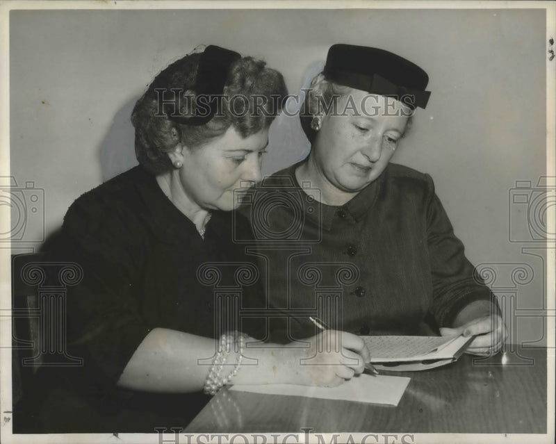 Load image into Gallery viewer, 1958 Press Photo American Dental Association - Auxiliary Officers, New Orleans
