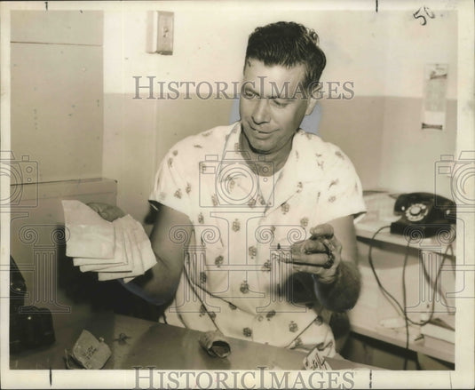1959 Press Photo Police Officer Robert Barrere Holds Heroin Samples- Historic Images