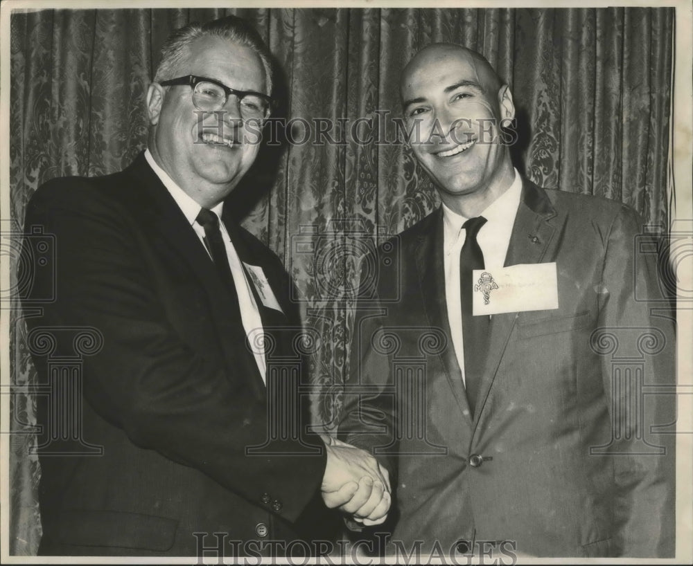 1967 Press Photo Willard P. Holmes and Max Barnett Jr., New Orleans, Louisiana- Historic Images