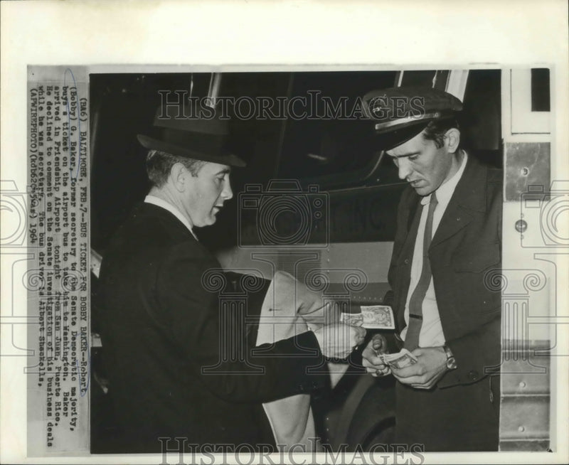 Load image into Gallery viewer, 1964 Press Photo Bobby Baker Buys a Bus Ticket to Washington, D.C.
