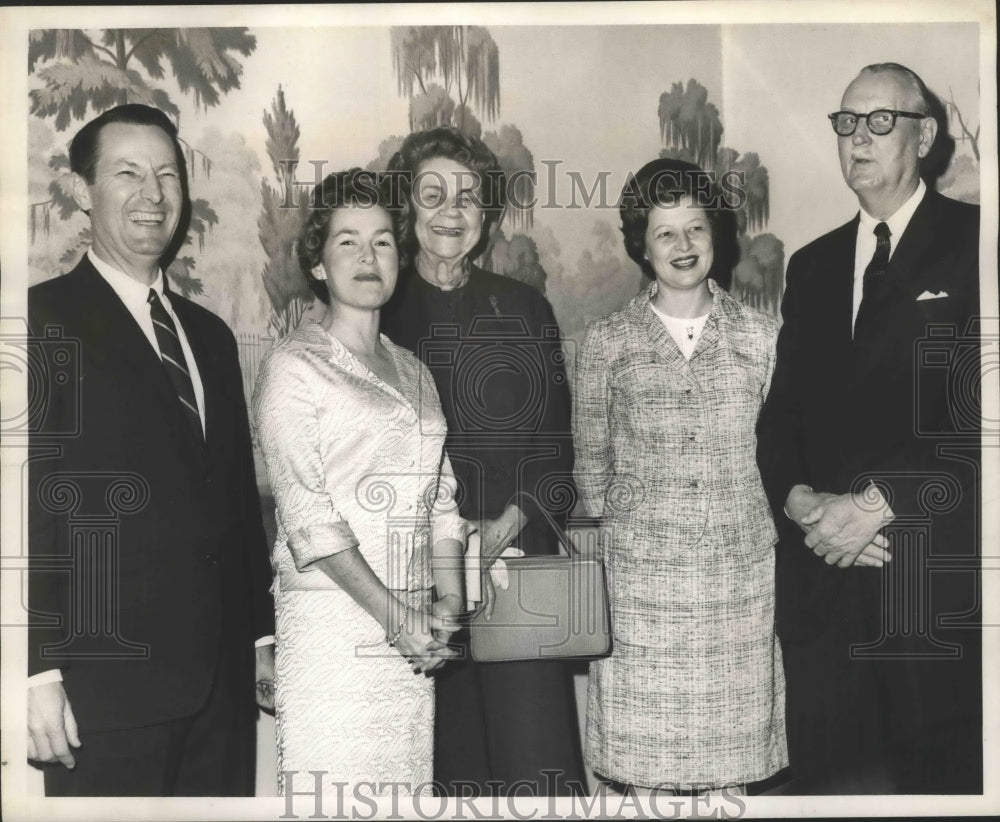 1966 Press Photo R. Waller Young Jr., Mrs. Arthur Seaver, Jr., and Others- Historic Images