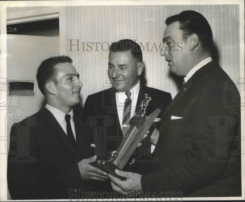 Load image into Gallery viewer, 1963 Press Photo Al Barousse Receives Award From Gerald Naquin, Coy Faucheux
