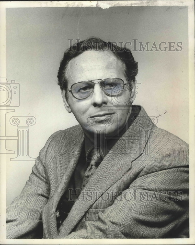 1977 Press Photo Fred Barry, Reporter and Editor for Newspaper- Historic Images