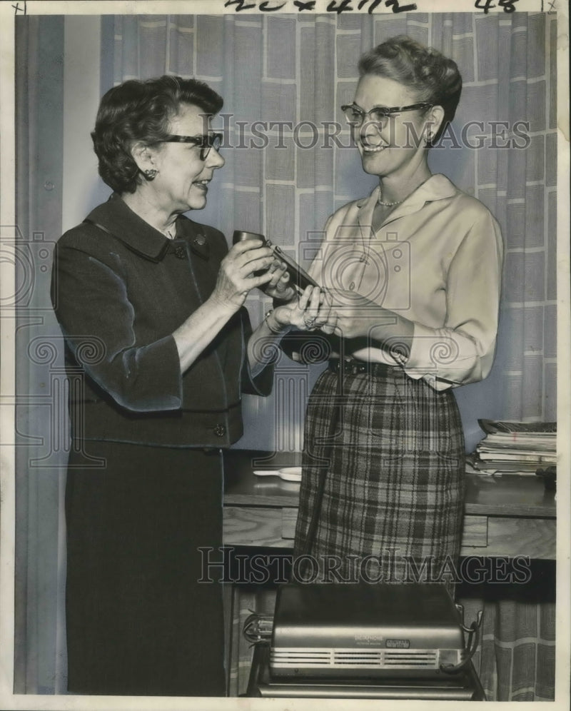 Load image into Gallery viewer, 1962 Press Photo Orleans Parish Bureau of Child Welfare, Supervisors
