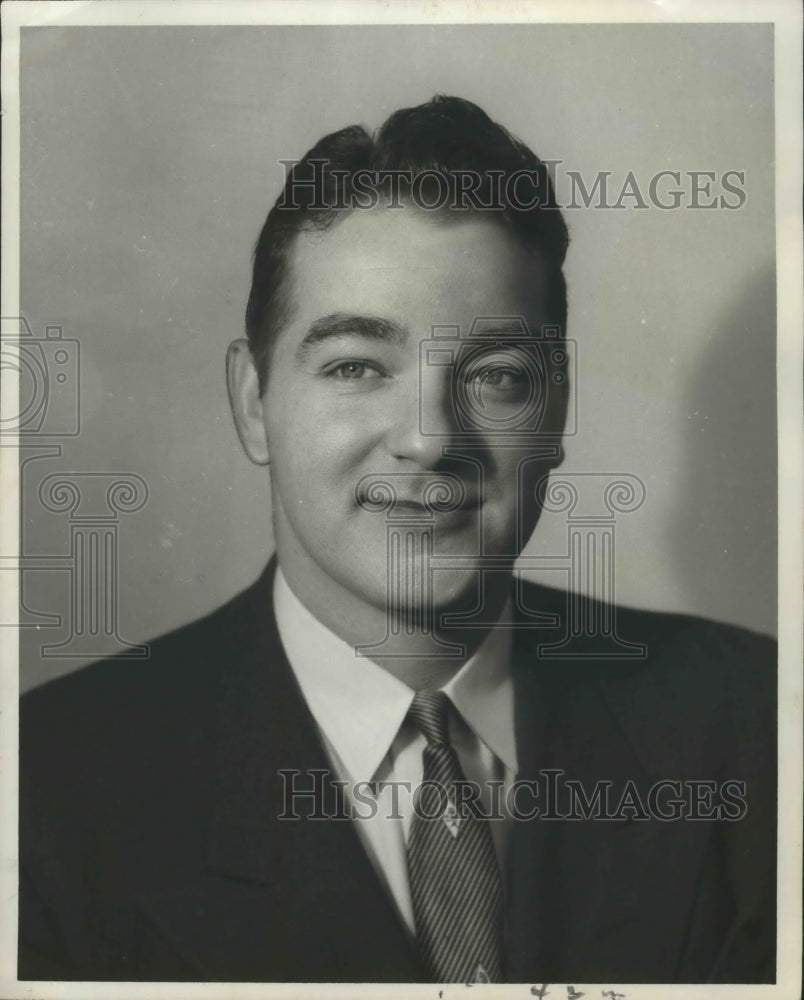 1960 Press Photo Roy M. Barnes Jr., Salesman, E.I. du Pont de Nemours &amp; Co, Inc.- Historic Images