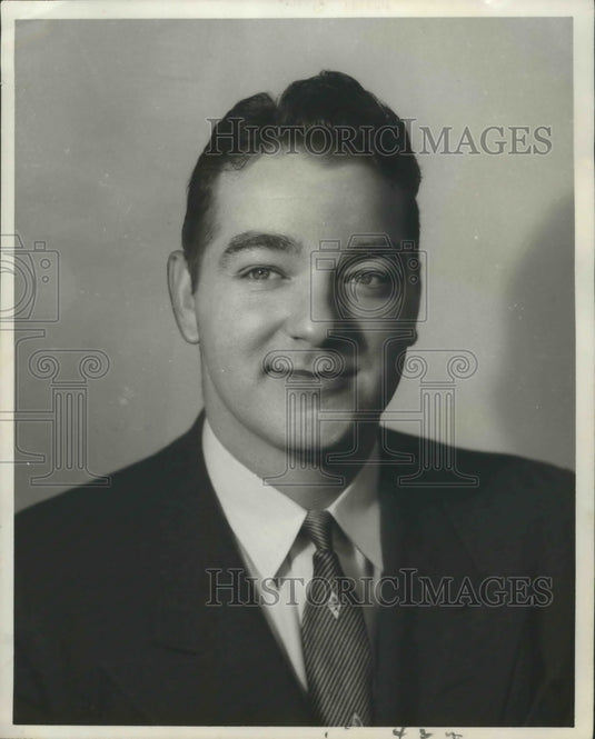 1960 Press Photo Roy M. Barnes Jr., Salesman, E.I. du Pont de Nemours & Co, Inc.- Historic Images