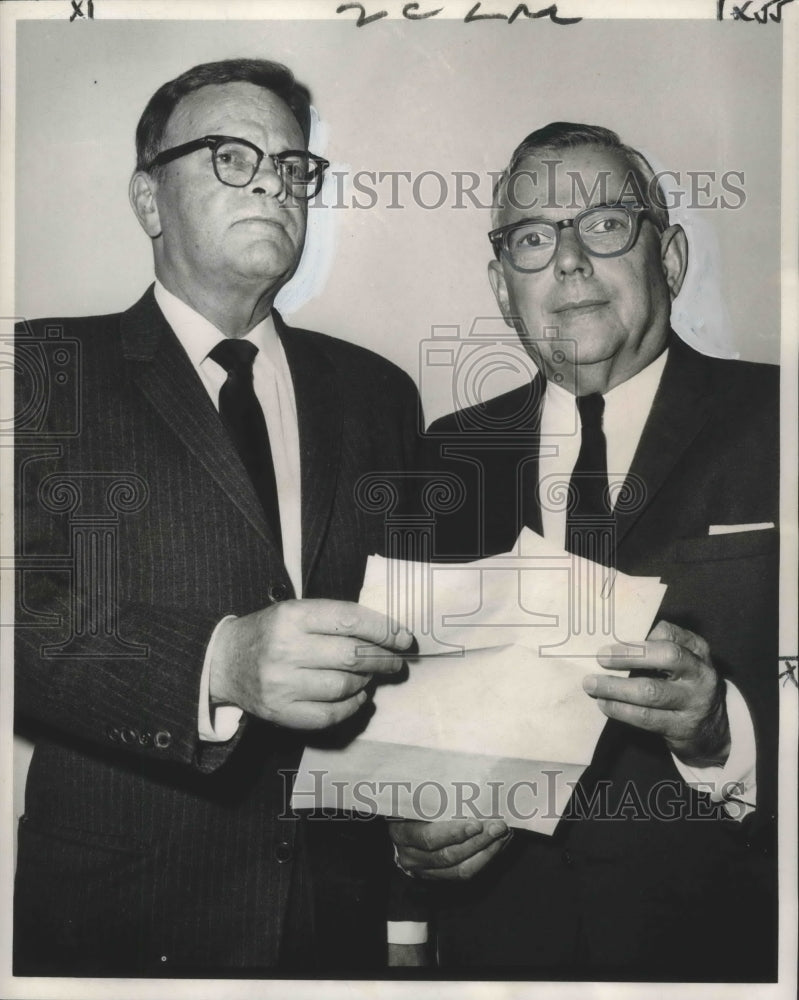 1966 Press Photo Walter Barnett & Laurence Williams of Citizens Housing Council