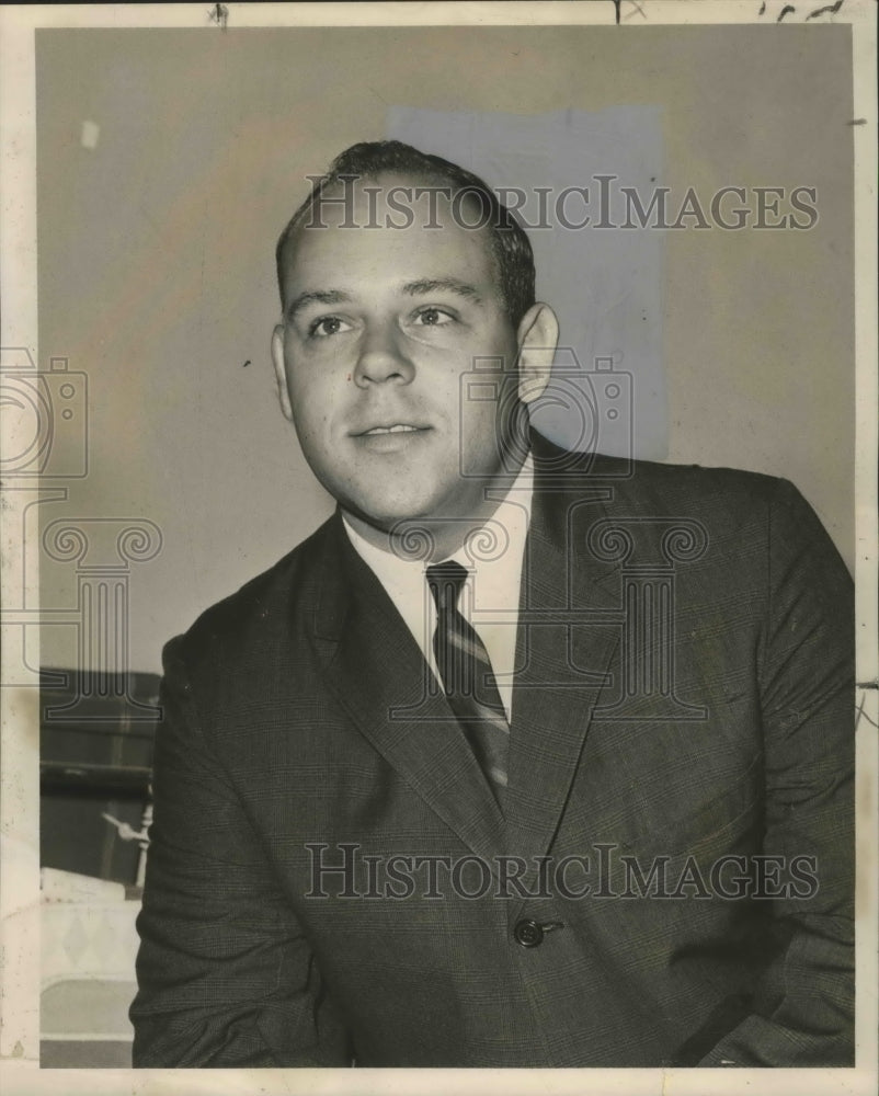 1962 Press Photo Lester Barnett Jr., Manager Furniture Town- Historic Images