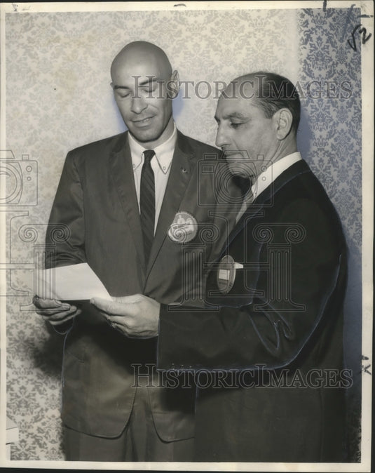1965 Press Photo Max Barnett Jr & John J Cucurullo of Executives Club Louisiana