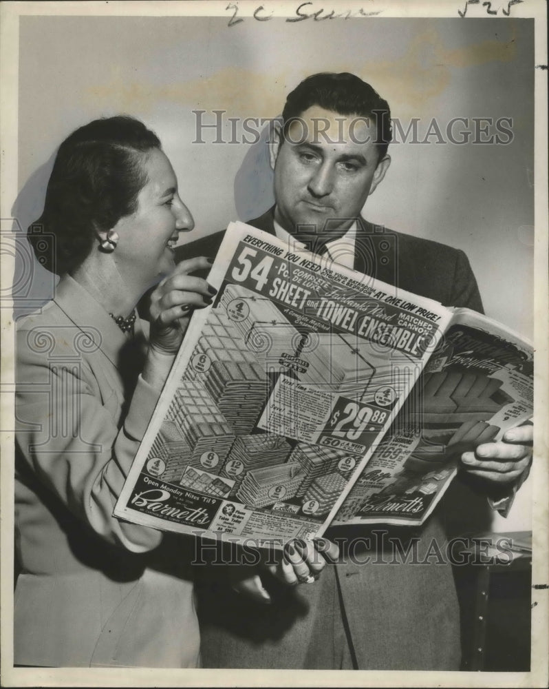 Load image into Gallery viewer, 1952 Press Photo Grace Moore &amp; W.W. Romine Look at Color Ads in Times Picayune
