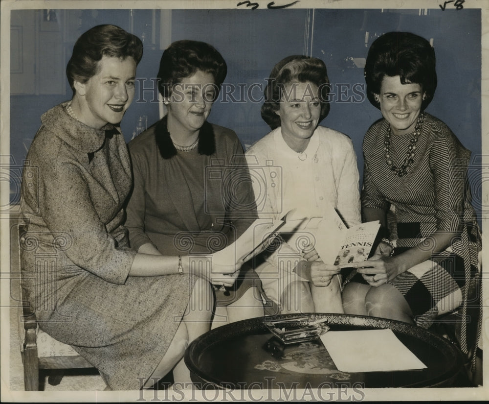1962 Press Photo Members of Tennis Patrons Association Plan Cocktail Party