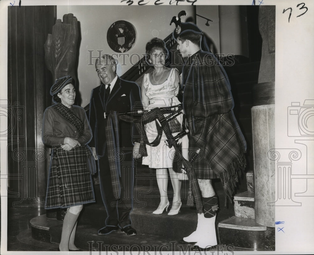 1966 Press Photo Attendees at "Night in Great Britain" Dinner in New Orleans