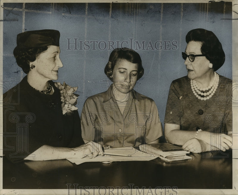 Load image into Gallery viewer, 1961 Press Photo Women of the Church of the New Orleans Presbytery - Officers
