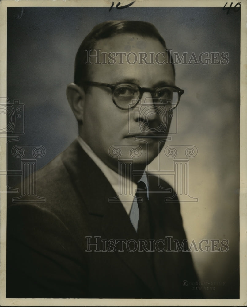 1961 Press Photo William E. Barlow, NY President & Founder of Vision Inc.