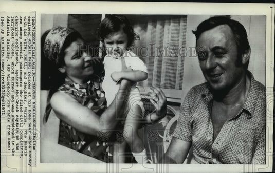 1971 Press Photo Angelo Bassai with Wife Xanti and Daughter Marina- Historic Images