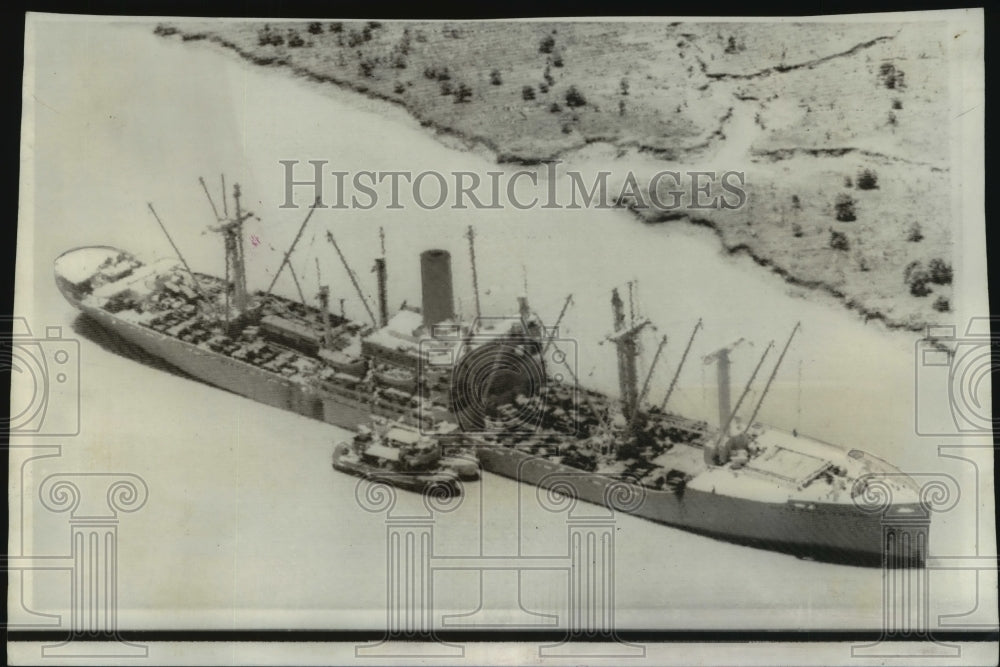 1966 Press Photo The Baton Rogue Victory Aground on the Saigon River - noa29118- Historic Images