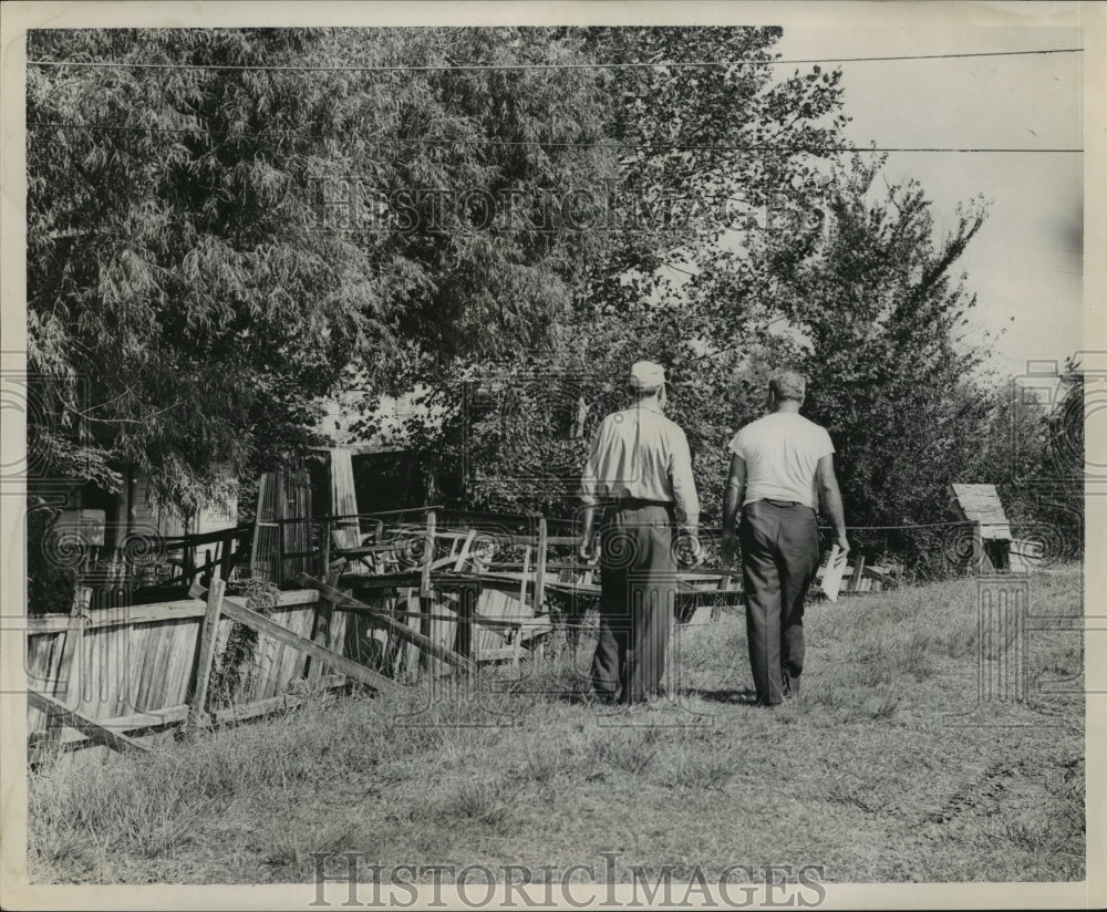 1960 Press Photo Arthur Camus and Malcolm Kline at Camus&#39; Home, New Orleans- Historic Images