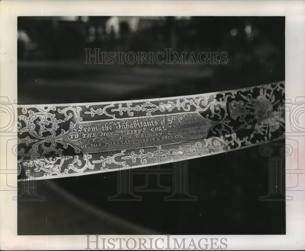 1965 Press Photo Inscription on Sword of Lieutenant Colonel Pakenham - noa29560