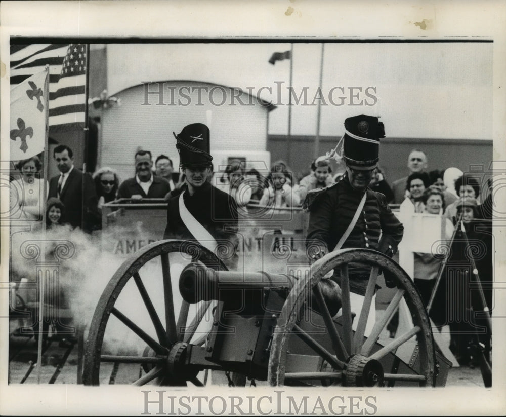 1965 Press Photo Battle of New Orleans - Reenactors Fire Cannon, Toulouse Wharf- Historic Images