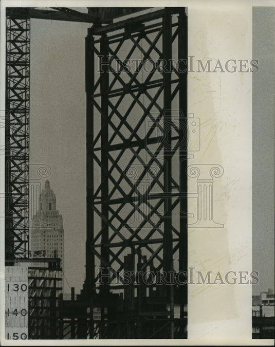 1967 Press Photo Bridge Under Construction, Baton Rouge Capitol in Background- Historic Images