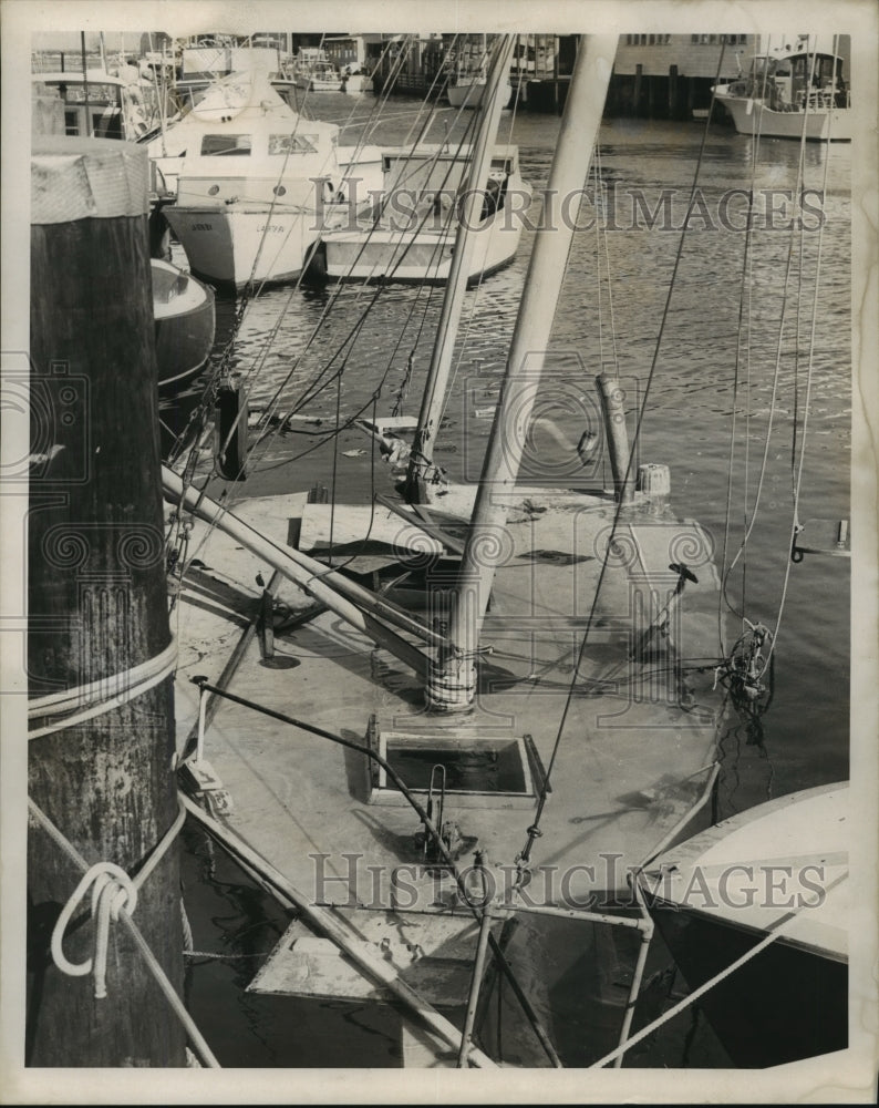 1967 Press Photo Accidents - An explosion aboard a sailboat in New Basin Canal.- Historic Images