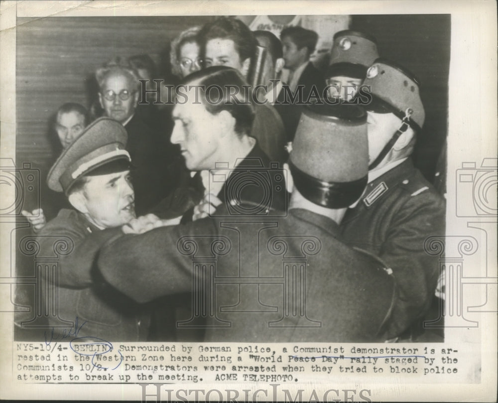 1949 Press Photo Police arrested a Communist demonstrator during rally in Berlin