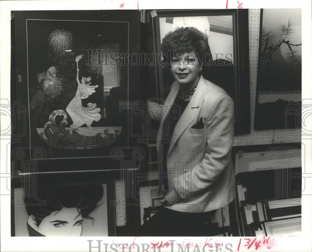  Press Photo Margarita Bergen displays works of art in New Orleans- Historic Images