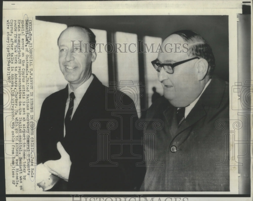 1967 Press Photo Jose Rolz Bennett, special U.N. envoy, met by Erwin Baumgarten- Historic Images