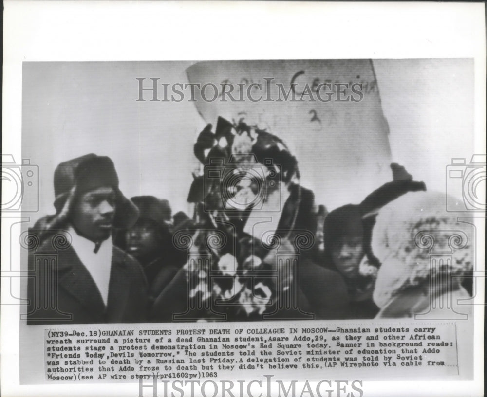1963 Press Photo Ghanaian students protest death of student Asare Addo in Moscow