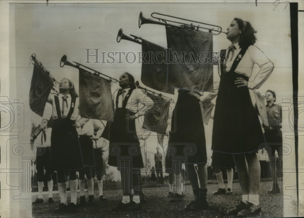 1950 Press Photo Communist girls of Young Pioneers before a protest in Berlin- Historic Images