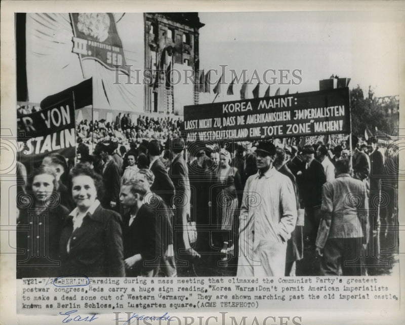 Load image into Gallery viewer, 1950 Press Photo East Berlin parade in Berlin Schloss, Lustgarten squae
