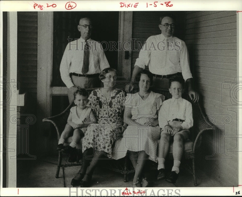 1935 Press Photo Henry and Alberta Bermingham, with sons &amp; family in New Orleans