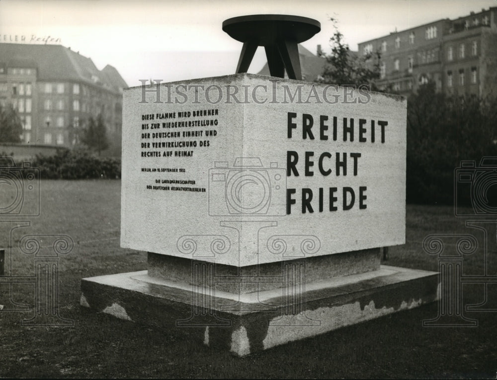 1955 Press Photo - noa36667- Historic Images