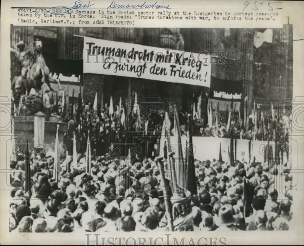 1950 Press Photo Soviet Sector Germans Rally at Lustgarten for Korea Protest