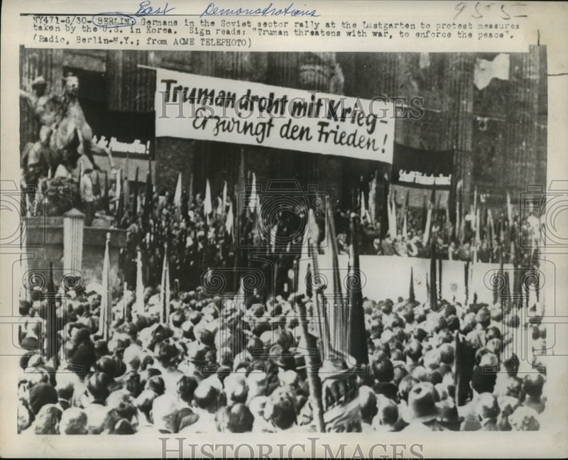 Load image into Gallery viewer, 1950 Press Photo Soviet Sector Germans Rally at Lustgarten for Korea Protest
