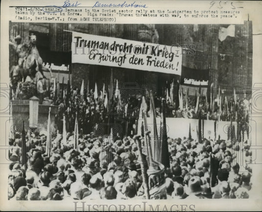 1950 Press Photo Soviet Sector Germans Rally at Lustgarten for Korea Protest