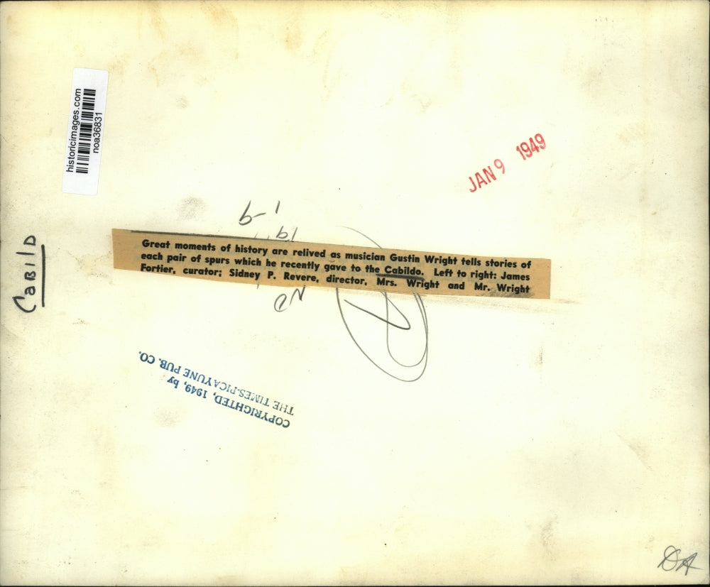 1949 Press Photo Musician Gustin Wright donates Spurs to Cabildo Museum