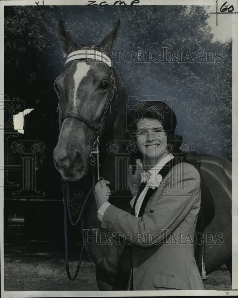 1963 Press Photo Donna Kay Berger with Gelding Horse Dude at Fair Grounds- Historic Images