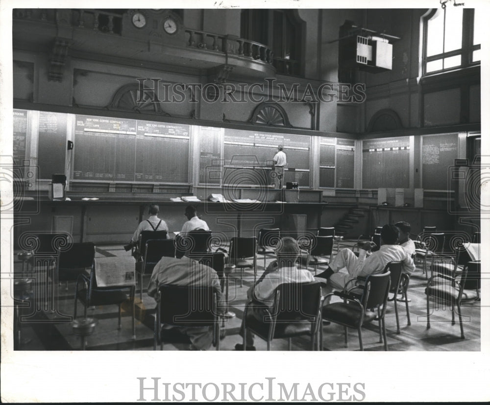1955 Press Photo Businessmen Sitting In Central Trade Room in the Board of Trade