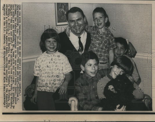 1967 Press Photo Federal Prosecutor William O. Bittman with Children in Bethesda