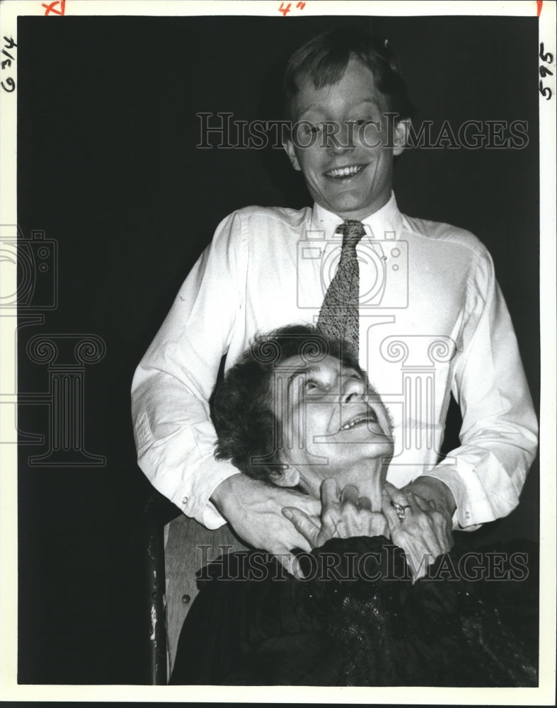 1983 Press Photo Actors George Blow and Lois Crandell in Play, "Night Must Fall"