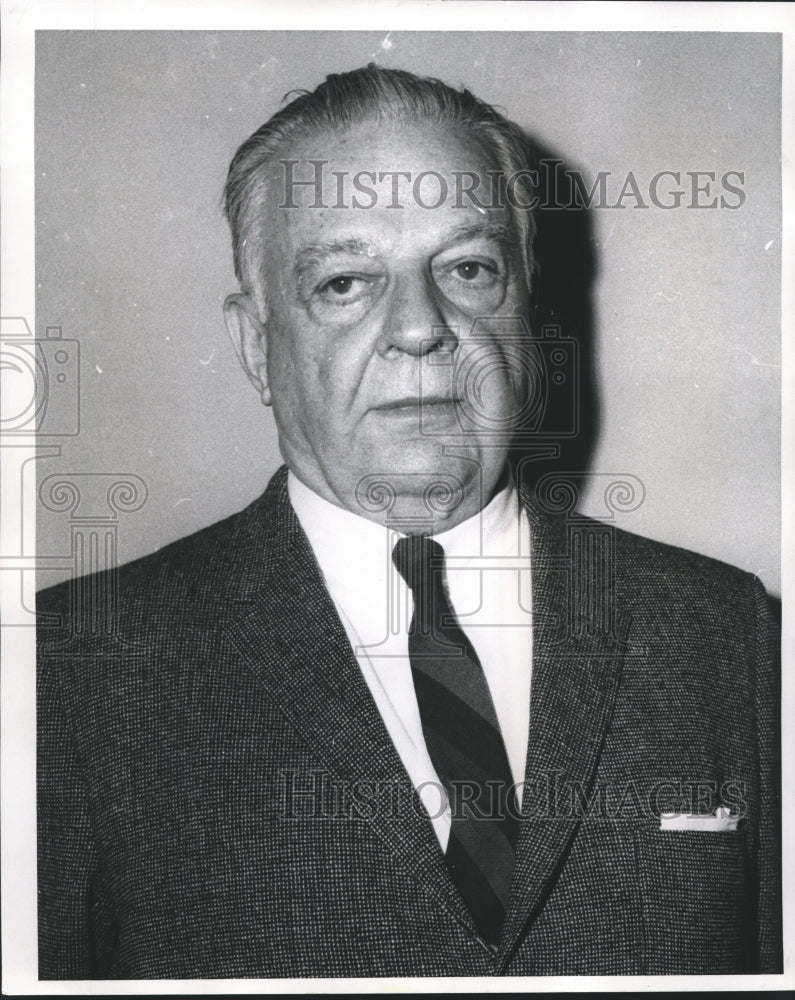 1969 Press Photo Mr. Durell Black at Gateway Building for Jazzfeast. - Historic Images