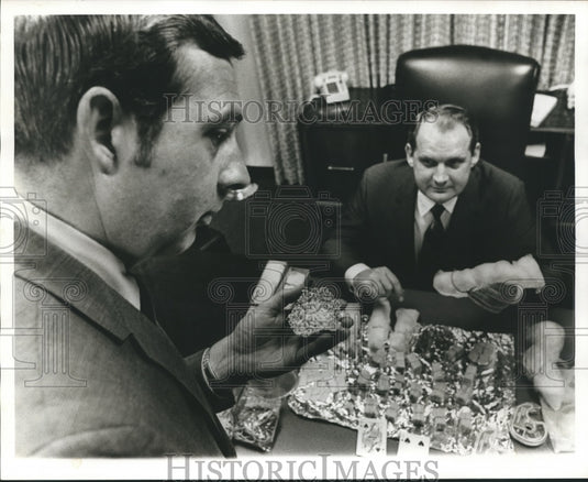 Press Photo Captain Don Reed and Agent James R. Bland - noa39376
