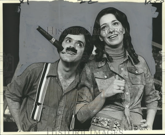  Press Photo A man and woman pose for the camera- Historic Images