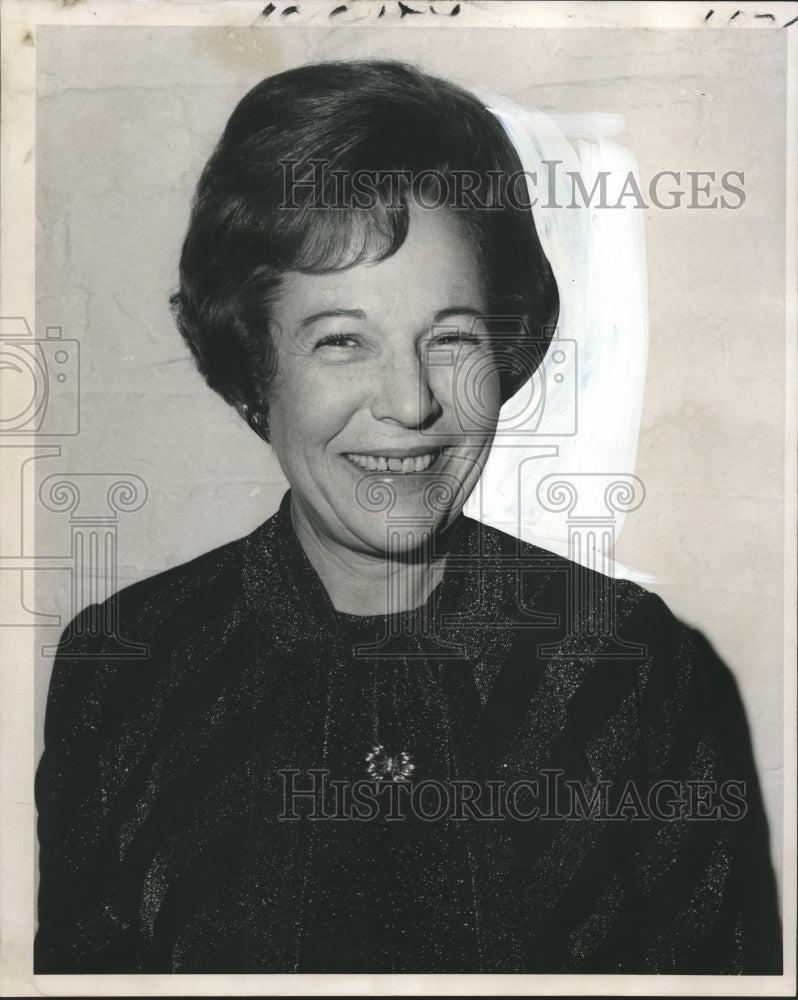Load image into Gallery viewer, 1969 Press Photo Dorothy Boatman, new president New Orleans Secretaries' group
