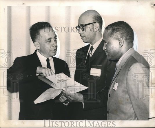 1965 Press Photo Three Men discuss War on Poverty in Louisiana State at Seminar- Historic Images
