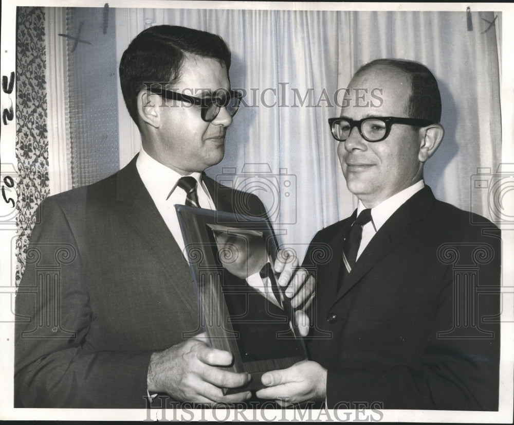 1968 Press Photo New Orleans Junior Chamber President Walter Bogan at Chz Louies- Historic Images