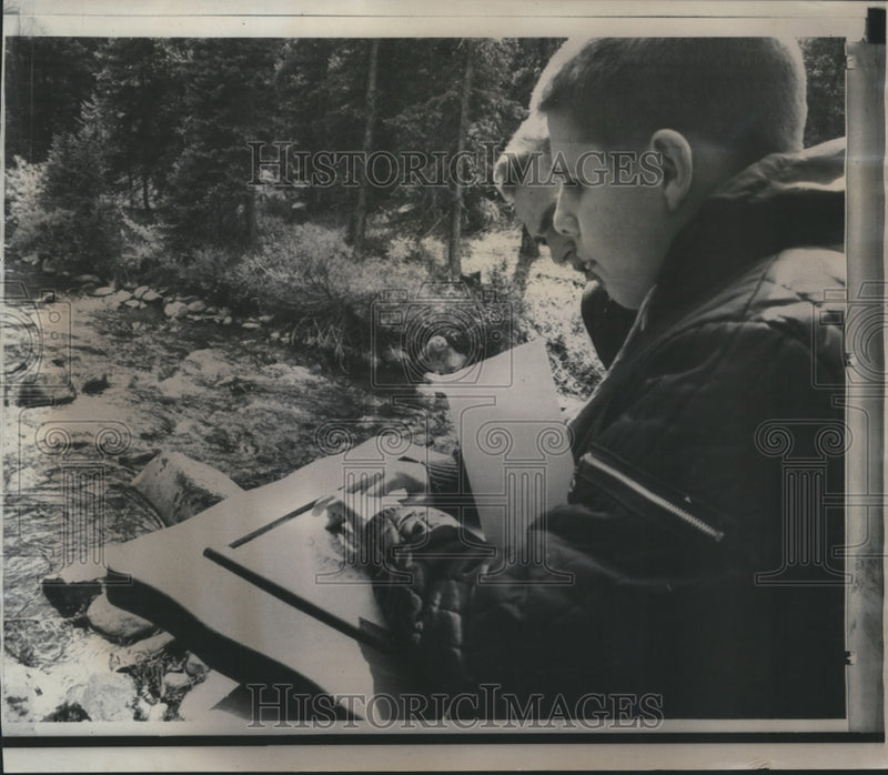 Load image into Gallery viewer, 1967 Press Photo Colorado Student Kevin Shields reads Braille on Hiking Trail
